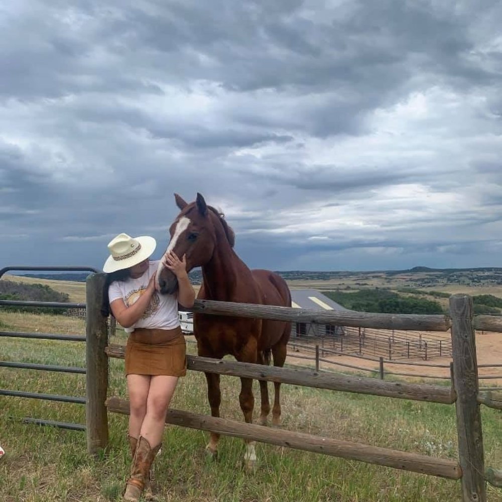 Meet your Posher, Cinthia